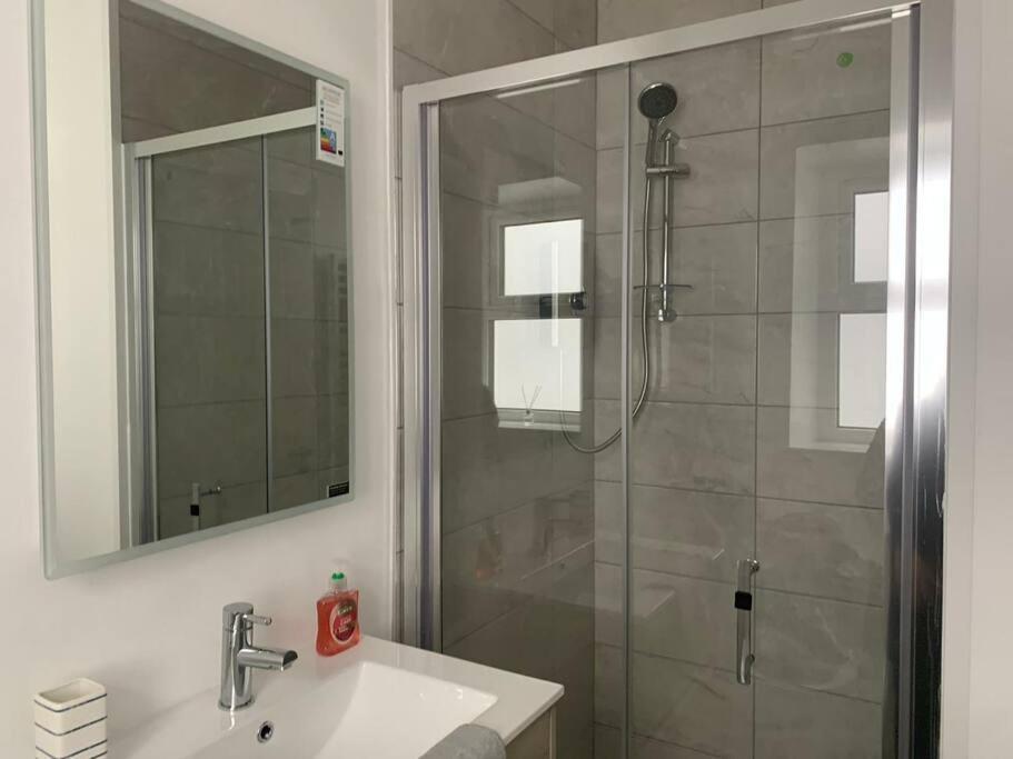 Modern Apartment With Sea Views Portrush Exteriör bild