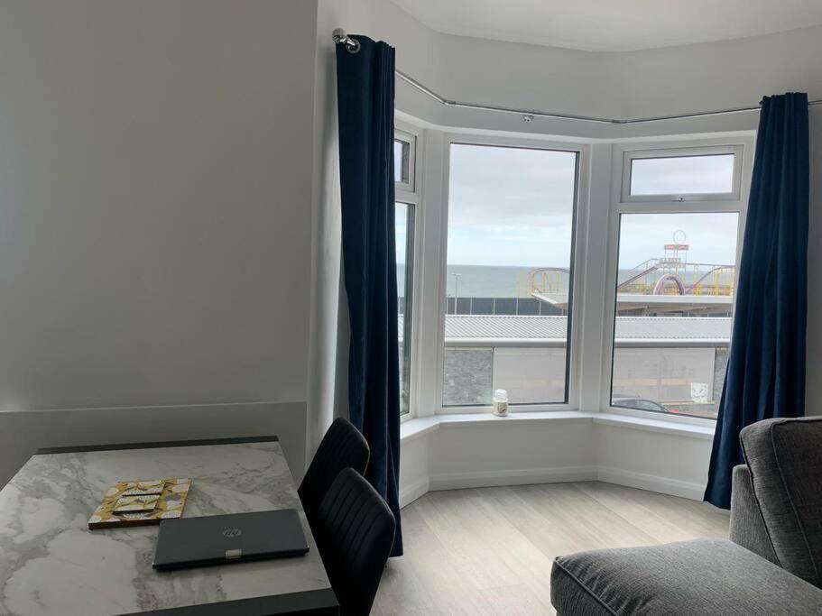 Modern Apartment With Sea Views Portrush Exteriör bild